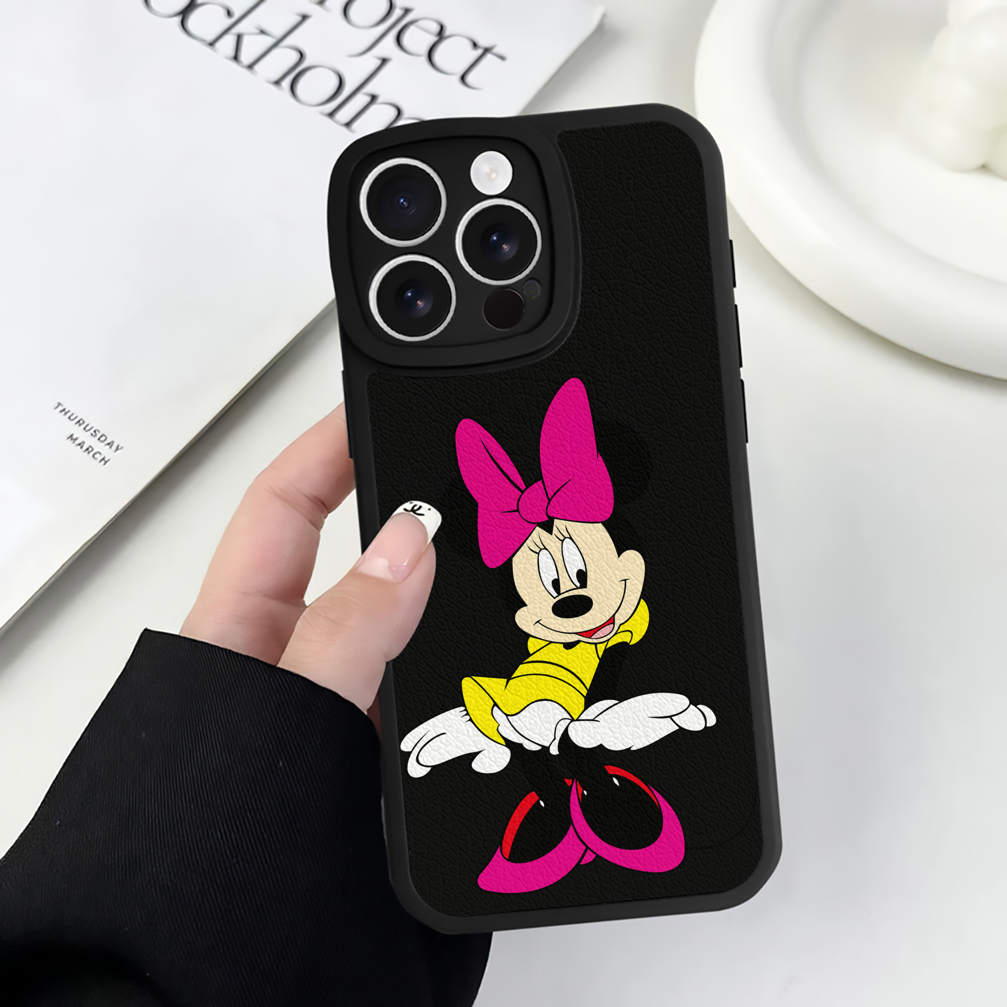 （画像用） ミッキーマウス Mickey Mouse 【iPhone 16シリーズ対応】シリコンスマホケース（レザー調） 材質：シリコン